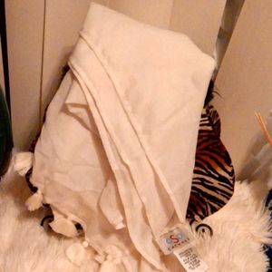 NWOT tasselled scarf